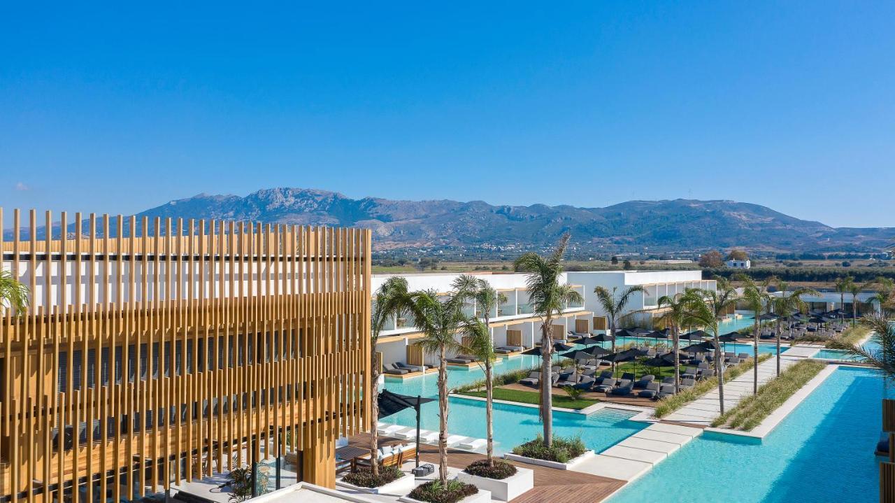 D' Andrea Lagoon All Suites - Adults Only مارماري المظهر الخارجي الصورة The Village Outlet Center