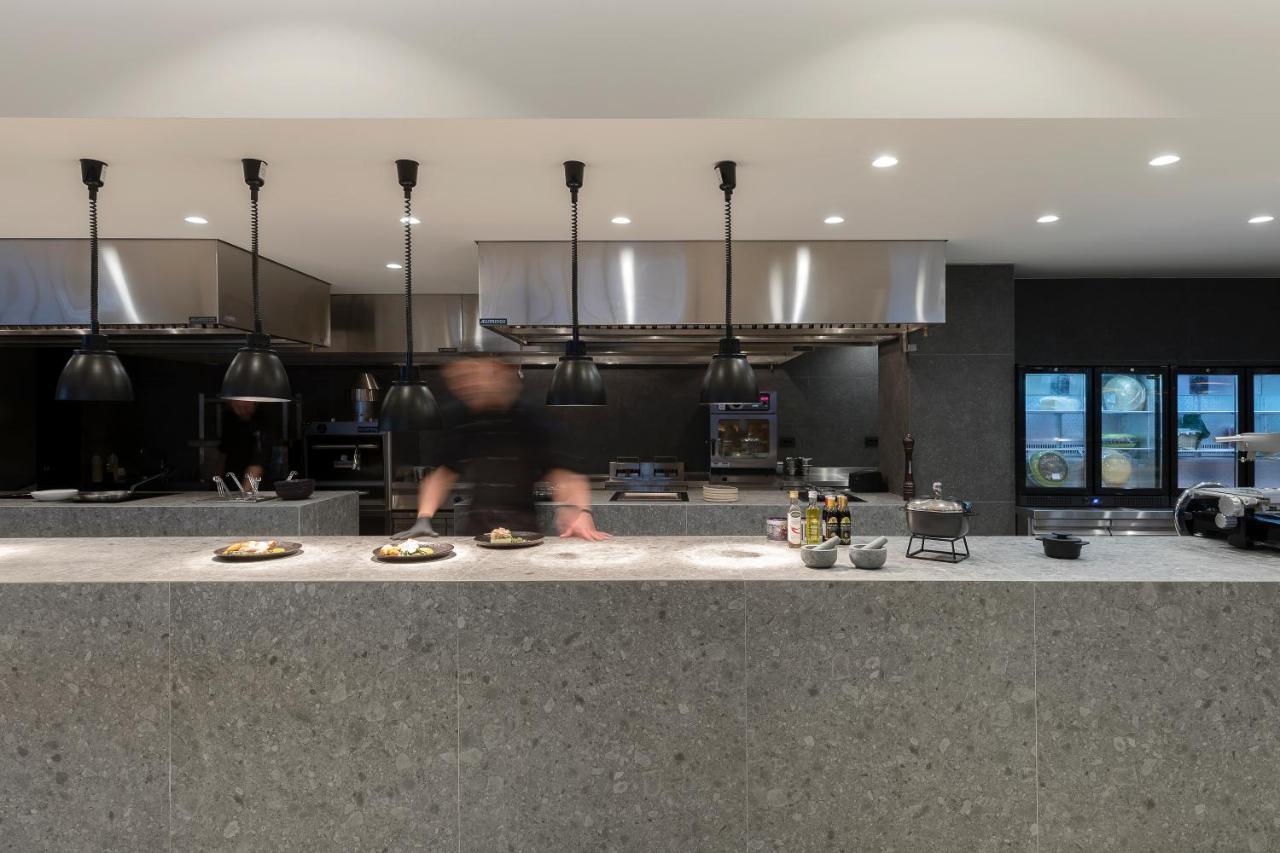D' Andrea Lagoon All Suites - Adults Only مارماري المظهر الخارجي الصورة The open kitchen at the restaurant